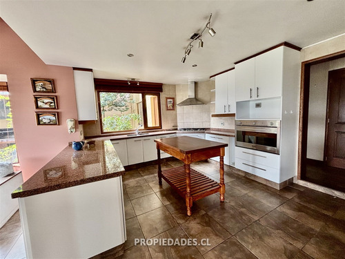 Casa En Venta De 5 Dorm. En Lo Barnechea