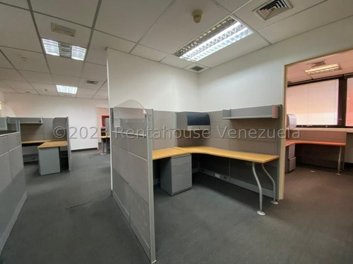 Imagen 9 de 14 de Amplia Y Cómoda Oficina De 206 Mts, Muy Bien Ubicada En El Corazón Del Rosal. Cuenta Con Mas De 15 Espacios De Trabajo, 5 Despachos Cerrados, Aire Acondicionado Central, Internet , 5 Puestos