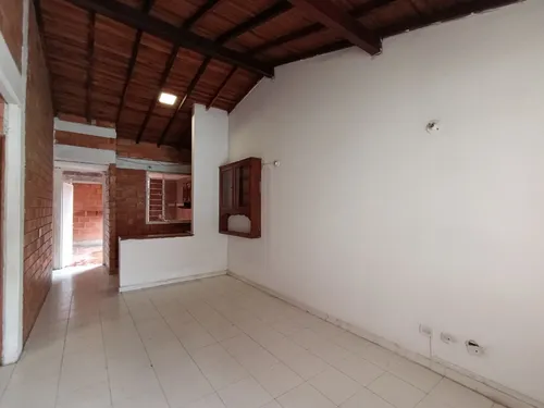 Casa En Arriendo En Prados Del Este. Cod A27003