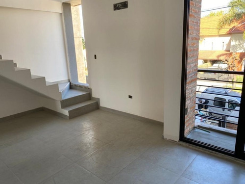 Imagen 3 de 6 de Permuta - Excelente Departamento Tipo Duplex De 3 Ambientes - Ituzaingó Norte