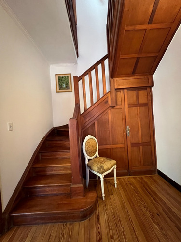 Vendo Espectacular Casa Padron Unico, En Calle Cerrada Sin Transito, 3 Dormitorios, 3 Baños, Garaje, Terrazas Y Azotea, Acepta Banco, Zona Pocitos.