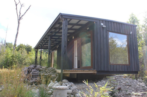 Moderna Tiny House Inserta En Parcela De Bosque Nativo
