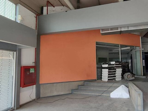 Local Comercial En Alquiler De Esquina En La Av Las Ferias Muy Cerca De La Av. Lara De 1.200 M2, Ideal Para Concecionario De Motos, Vehiculo, Muebleria, Ferreteria, Supermercados, Etc. Rp.
