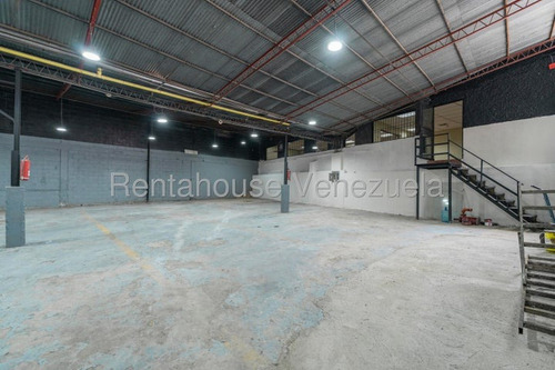 Exclusivo Galpón Con La Mejor Ubicación En Boleíta Sur, A Pie De Calle. Mls# #25-22313