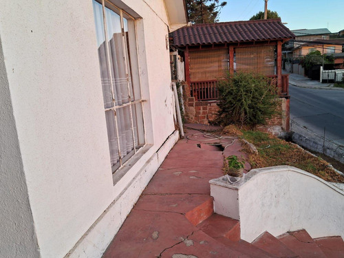 Casa Centro De Quilpué Con Amplios Espacios