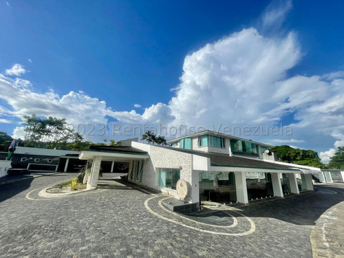 Ss: Vende Casa 23-31321 En La Lagunita Country Club De 827 M2, De Lujo