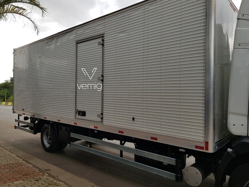 Vw 17.230 2017 Constellation 4x2 Baú Cg Seca Facchini