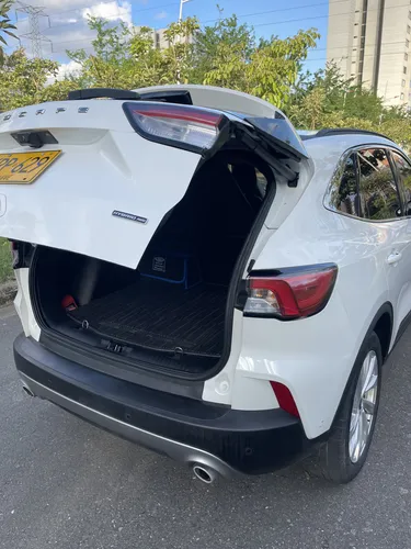 Ford Escape 2.500 Titanium híbrida
