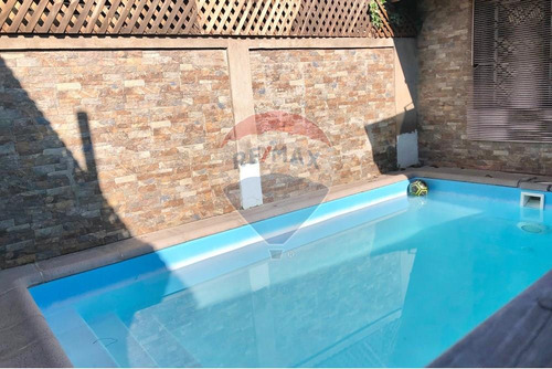 Casa Con Piscina, Quincho Y Cocina Renovada