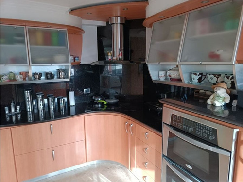 Apartamento En Venta Ubicado En Las Mesetas De Santa Rosa De Lima Por $216.000