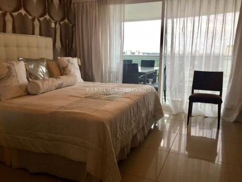 Departamento De 2 Dormitorios En Torre Aquarela, Mansa, Punta Del Este-ref:745