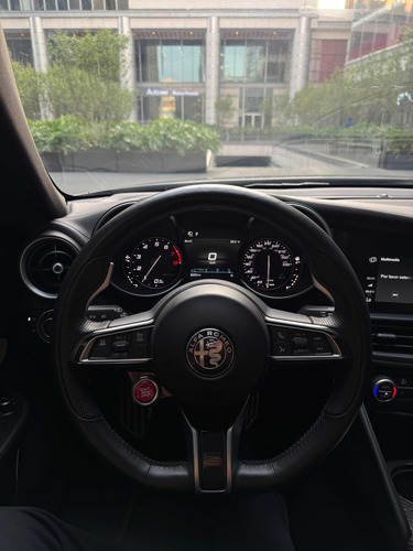 Alfa Romeo Giulia 2.9l Quadrifoglio V6 Bi-turbo At