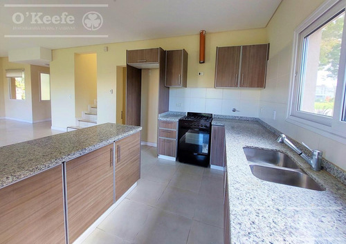 Imagen 3 de 30 de Casa En Venta De 5 Ambientes Con Parque Y Cochera En Fincas De Hudson