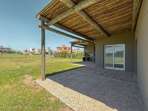 Casa De 3 Dormitorios A Estrenar En Vida, Funes