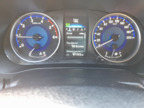 Imagen 10 de 15 de Toyota Hilux 2.8 Tdi Srx Doble Cabina 4x4 2017