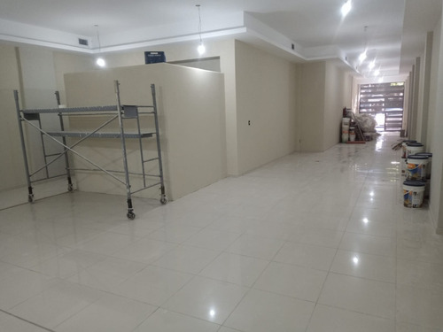 #mira Esto # Local # Estrenar # 300 M2c # Completo