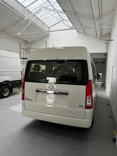 Toyota Hiace 2.8 Tdi Commuter 6at 14a