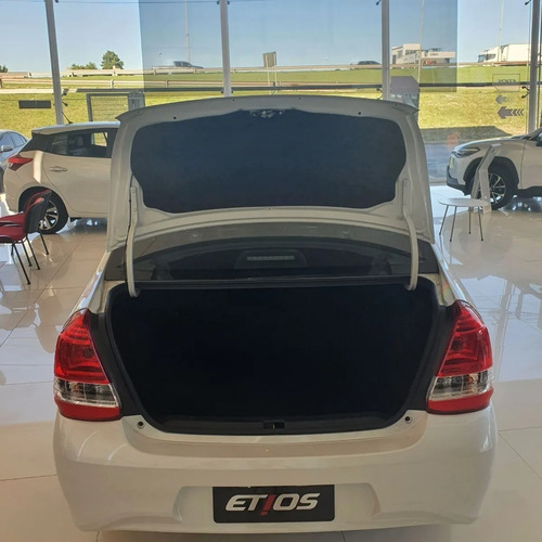 Imagen 5 de 15 de Toyota Etios 1.5 4p Xls Pack 6mt 2023