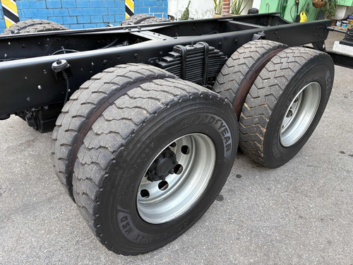 Vw 31330 Prime 6x4 Ano 2015 No Chassi De 8 Metros