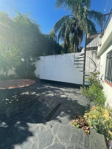 Venta - Casa En Esquina En Monte Grande!