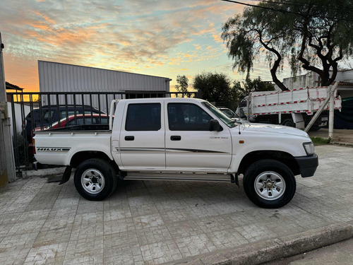 Toyota Hilux 2.4 D/cab 4x2 D