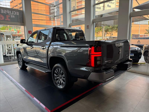 Mitsubishi Triton 2.4 Biturbo cd Hpe-s 4x4