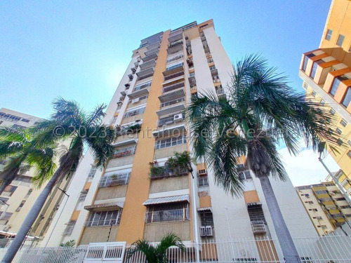 Apartamento En Venta En Urb. Andrés Bello, Maracay. 24-6728. Lln