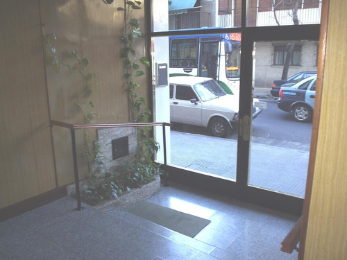 Muy Buen Departamento De Dos Ambientes, Al Frente Con Balcon