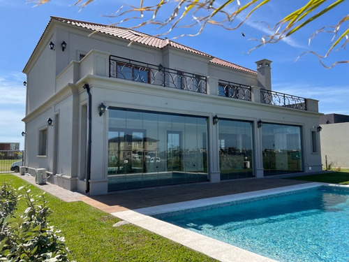 Espectacular Casa En Barrio Riberas, Puertos, Escobar De Estilo Toscano De Construcción Súper Sólida Y Exquisitas Terminaciones