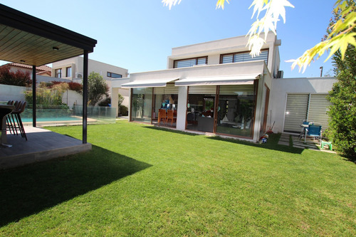 Preciosa Casa En Venta En Condominio