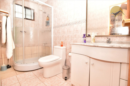 Se Vende Casa 6d 3b Con Estacionamiento. Algarrobo.