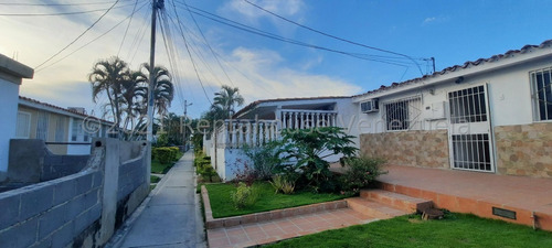 Imagen 13 de 30 de Casa En Venta En Cabudare El Trigal, Flex. Mls #22-24439, Profesional Inmobiliario Rocelys Lugo, 0414-1275734