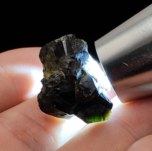 Piedra Mineral Epidota Verde Áspero