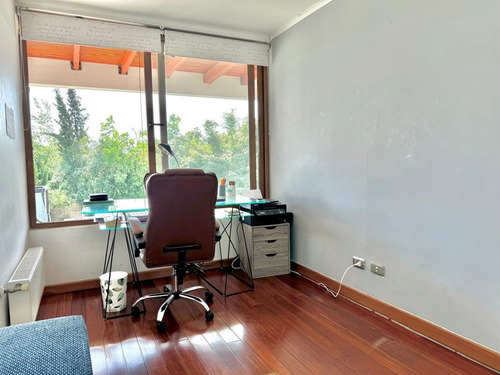 Casa En Venta Condominio De 5 Dorm Quincho. En Lo Barnechea