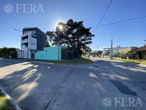 Imagen 3 de 12 de Venta Casa 3 Ambientes Con Cochera Y Fondo Libre En Barrio Pque. Calchaquí (30010)