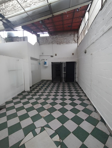 Venta/permuta Casa 4 Ambientes Con Local