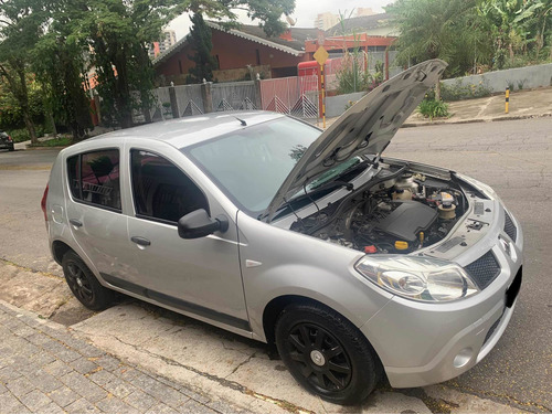 Imagem 5 de 9 de Renault Sandero 2010 1.0 16v Expression Hi-flex 5p