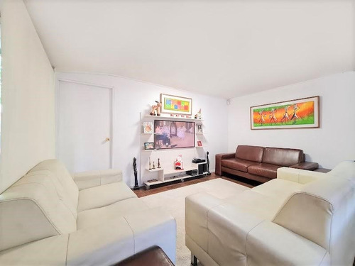 Casa Remodelada Con Quincho En La Mejor Ubicacion