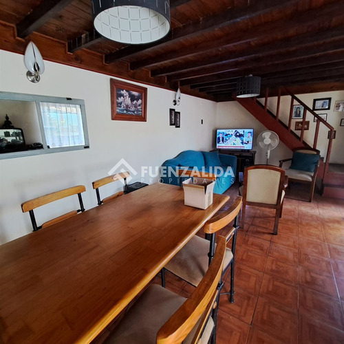 Casa En Venta De 8 Dorm. En Lo Espejo