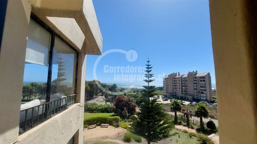 Departamento En Arriendo De 3 Dormitorios. En Santo Domingo