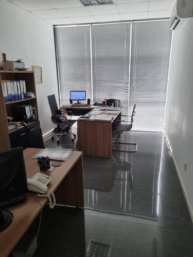 Imagen 6 de 17 de Edificio Entero -depósito Oficinas Próximo A Luis Alberto De Herrera Y San Martín !!