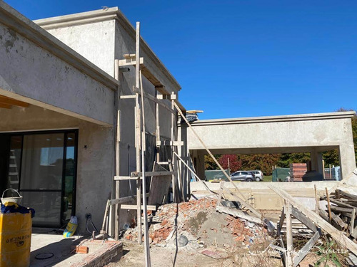 Casa En Construcción En Estancia Villa Maria