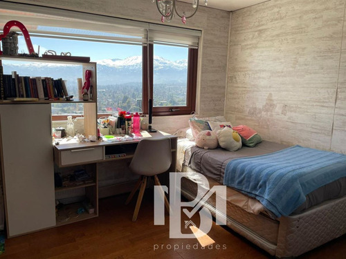 Casa En Venta En Condomio, 4 Dorm Mas Estar En Las Condes
