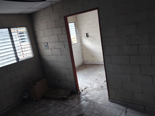 Condominio 35 Locales, Gran Ubicación En San Salvador