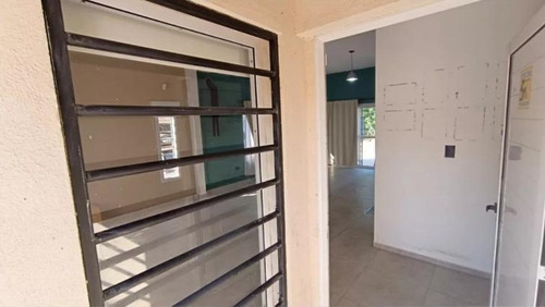 Casa En Venta - 2 Dormitorios 1 Baño - Cochera - 800mts2 - Paso Del Rey