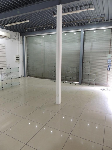 Local Comercial Esquina A Metros De Arenal Grande. Martin García