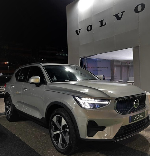 Imagen 1 de 10 de Volvo Xc40 B4 Plus Hibrida