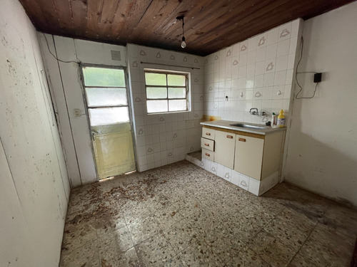 Lote En Venta Con Casa A Demoler; Excelente Ubicacion