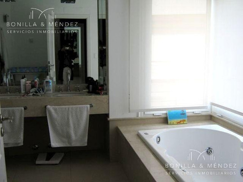 Veramansa, 3 Suites, Toilette, Dependencia De Servicio, 2 Cocheras