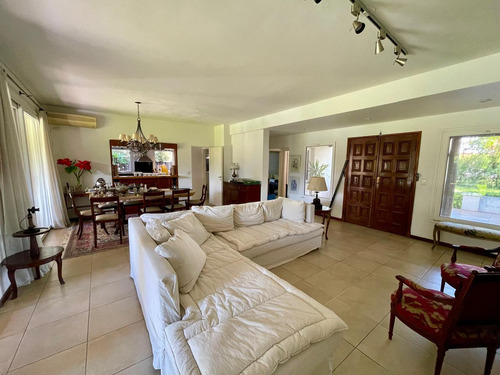 Santa Barbara Casa Venta En 1 Planta, Muy Practica, 5 Ambientes, Pileta